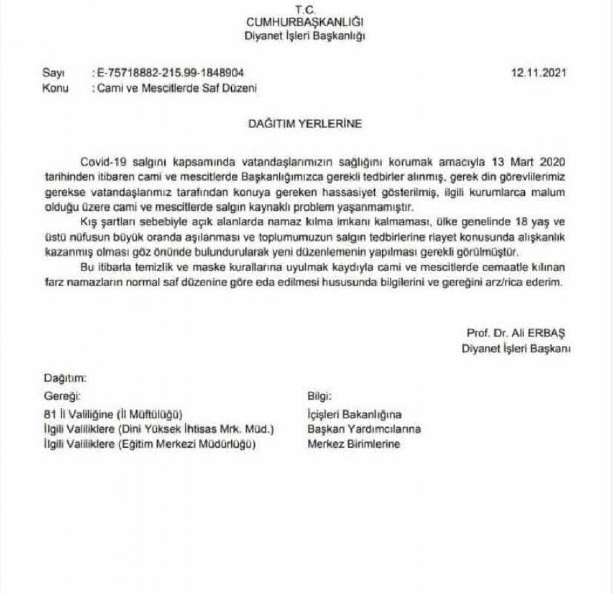 Diyanet'ten cemaatle namazda mesafe kuralını kaldıran genelge