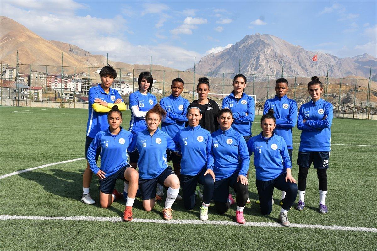 Hakkari'nin Afrikalı kadın futbolcuları