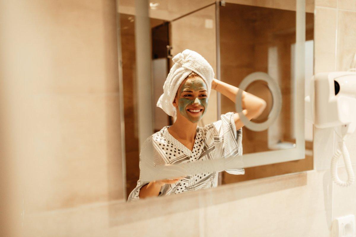 Ciltteki yaşlanma belirtilerini yok etmenin 9 doğal yolu