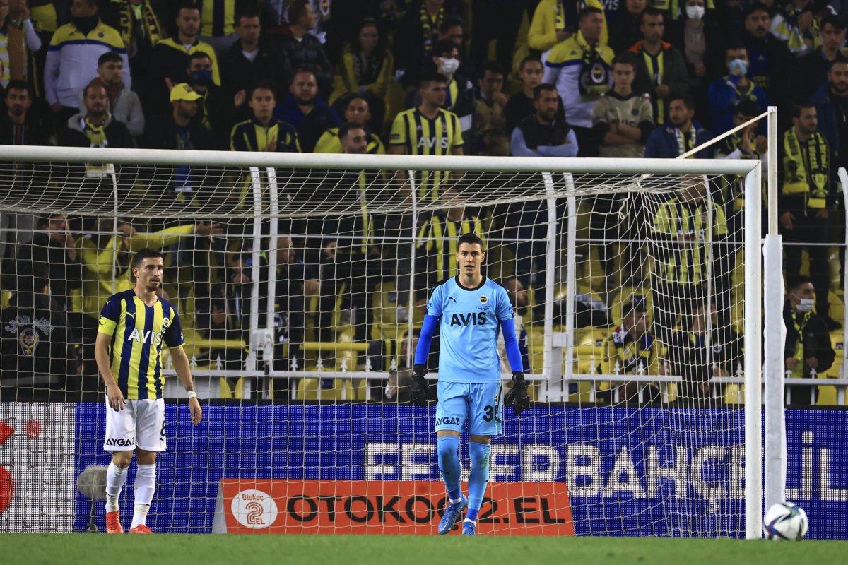 Berke Özer, Galatasaray derbisinde sahada