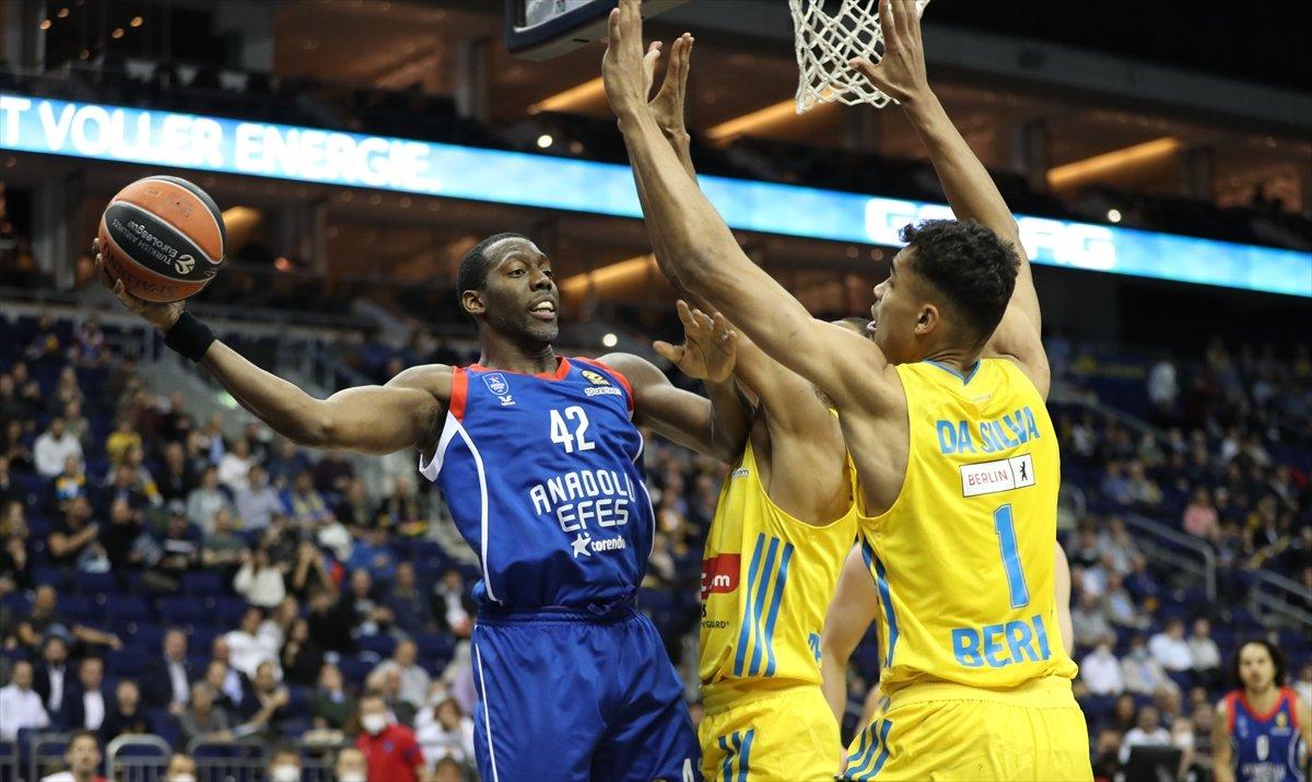 Anadolu Efes deplasmanda ALBA Berlin'i 90-63 yendi