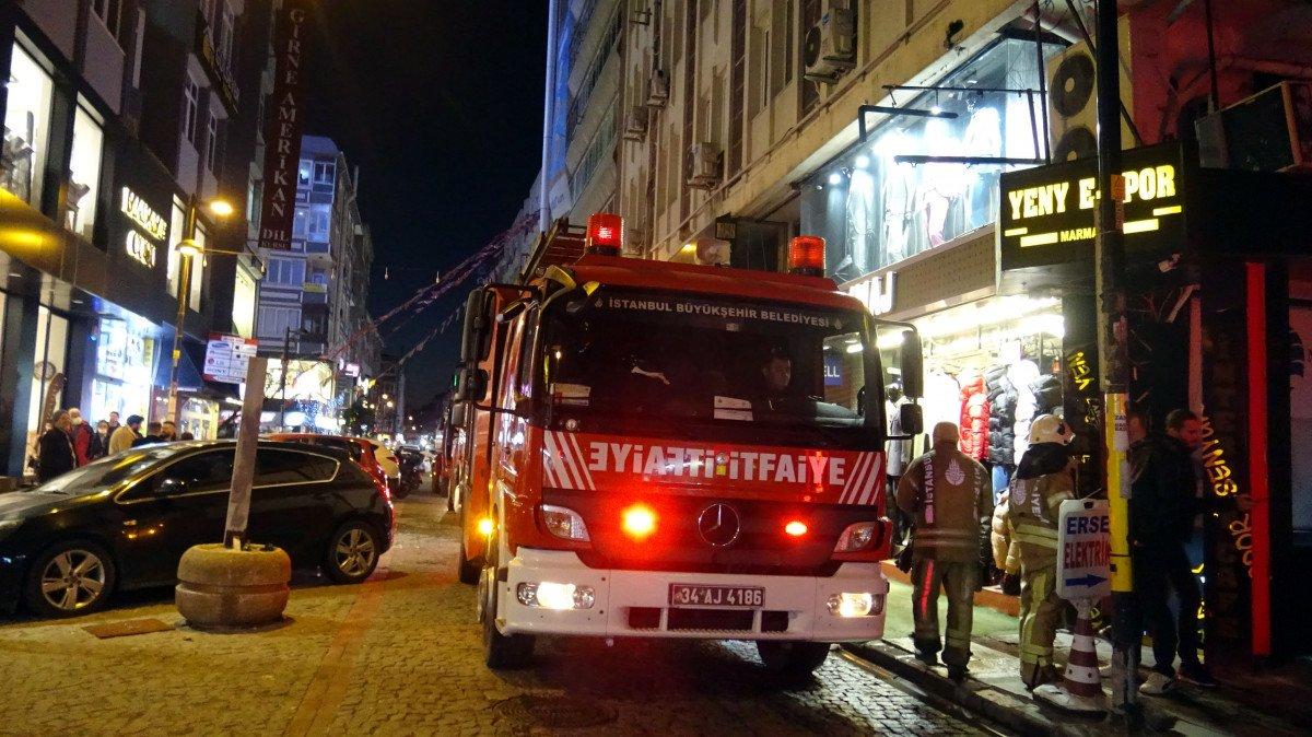 İstanbul'da otelin çatısında yangın
