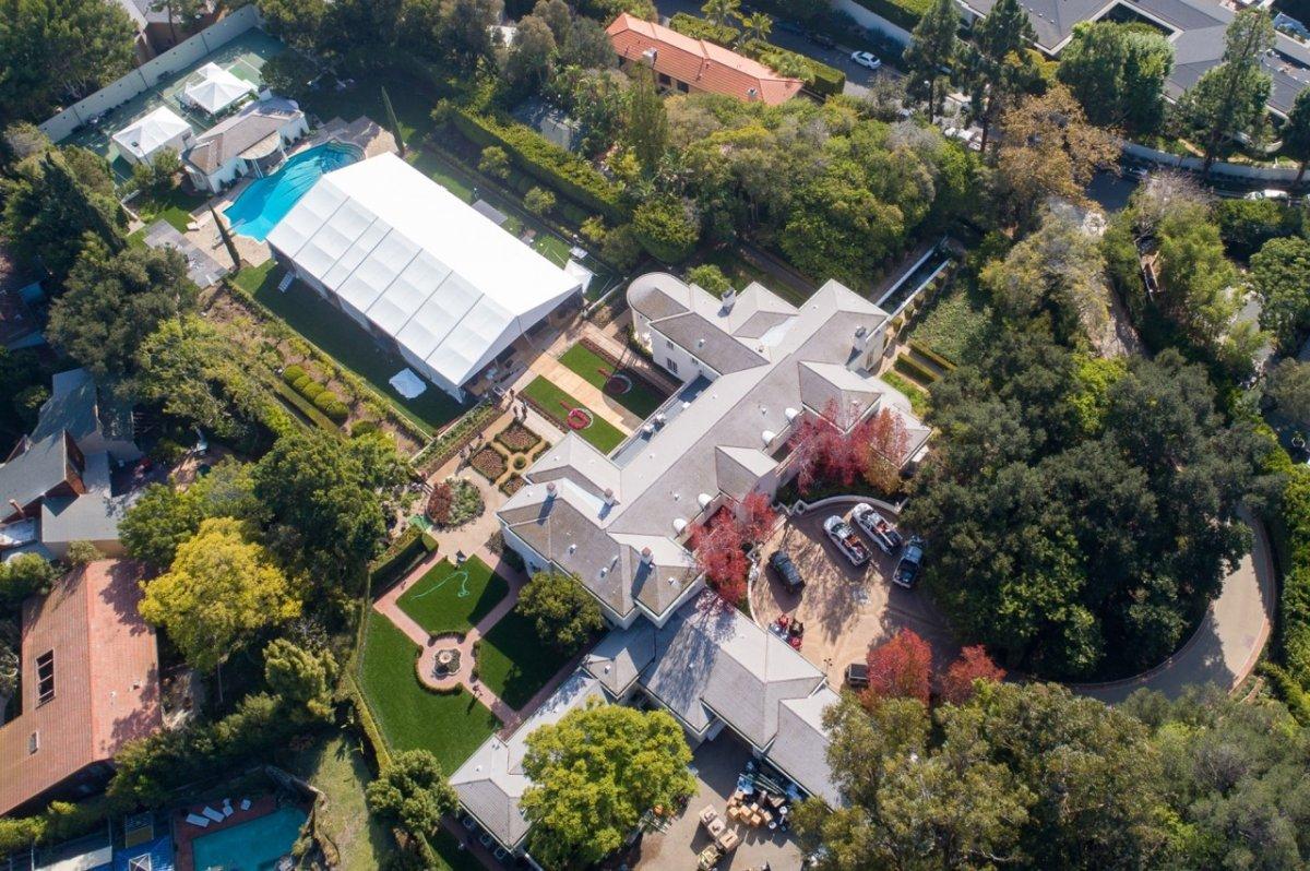 Paris Hilton ile Carter Reum evlendi