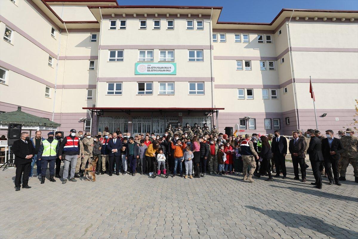 Iğdır'da özel öğrenciler, Mehmetçik ile buluştu