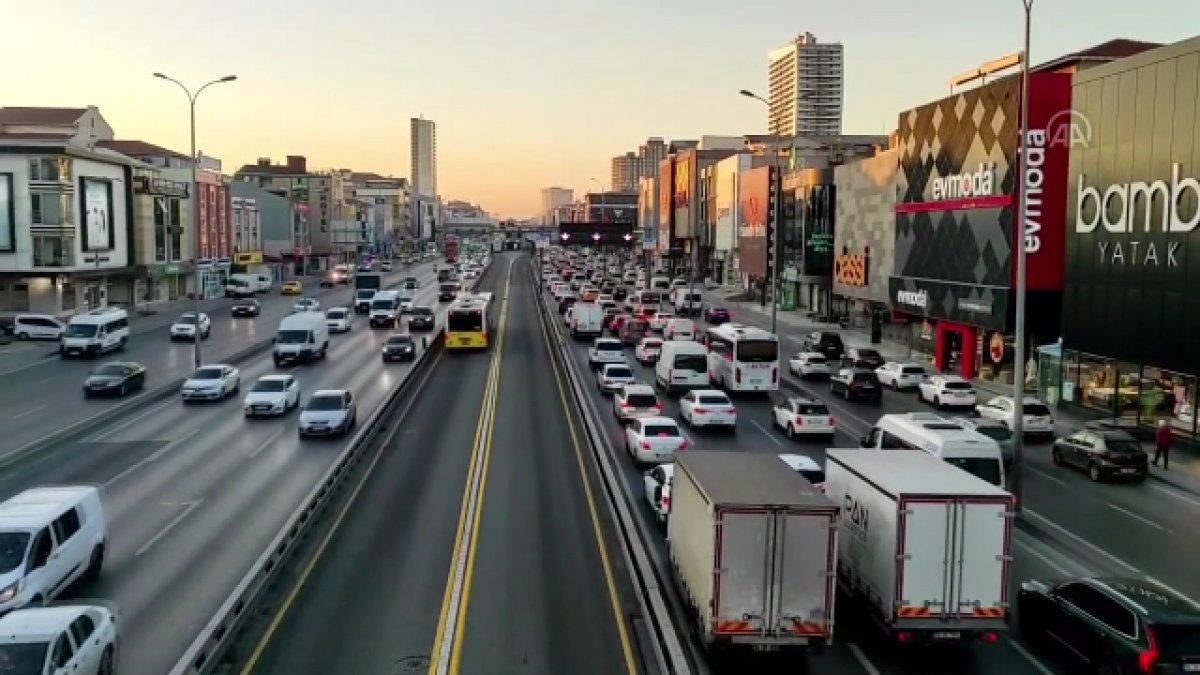 İstanbul'da trafikte ara tatil yoğunluğu