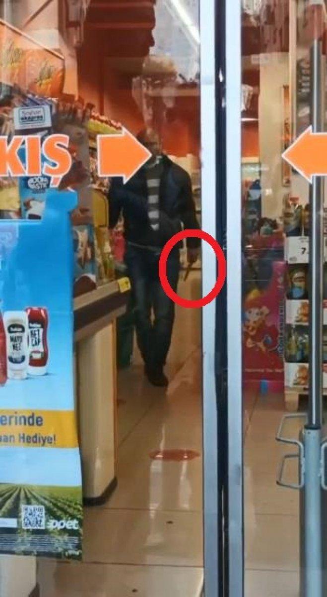Bursa markette bıçaklı soygun girişimi