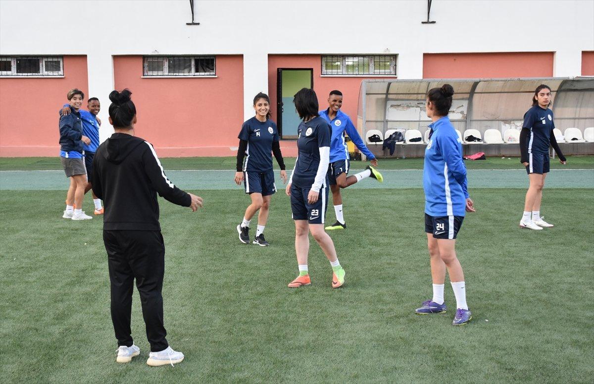 Hakkari'nin Afrikalı kadın futbolcuları