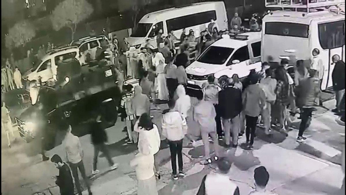 Mersin’de, düğün salonu önünde kavga ettiler