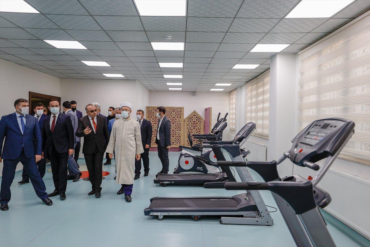 Diyanet İşleri Başkanı Ali Erbaş, açılışta ok attı