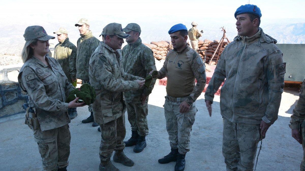 Hatice Nine, Rize'den Şırnak’a 55 çift çorap gönderdi