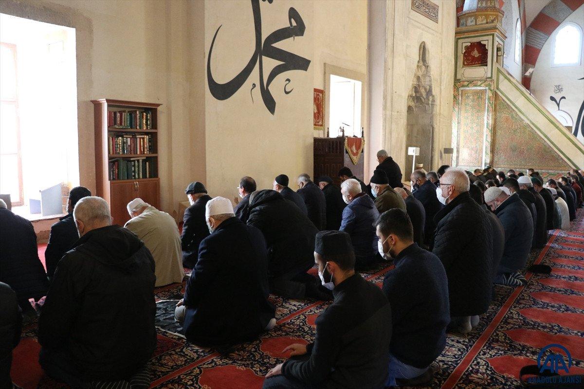Edirne'de Diyanet'in açıklamasının ardından saflar sıklaştı