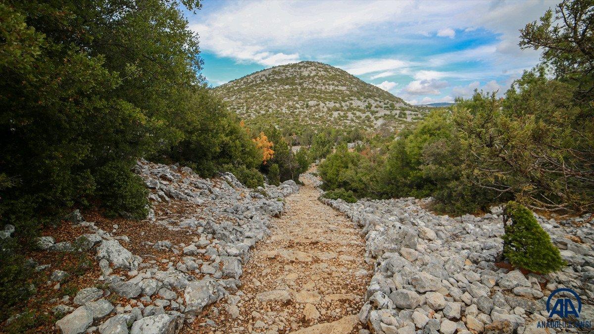 Antalya'daki tarihi evler turistlerin ilgisini çekiyor