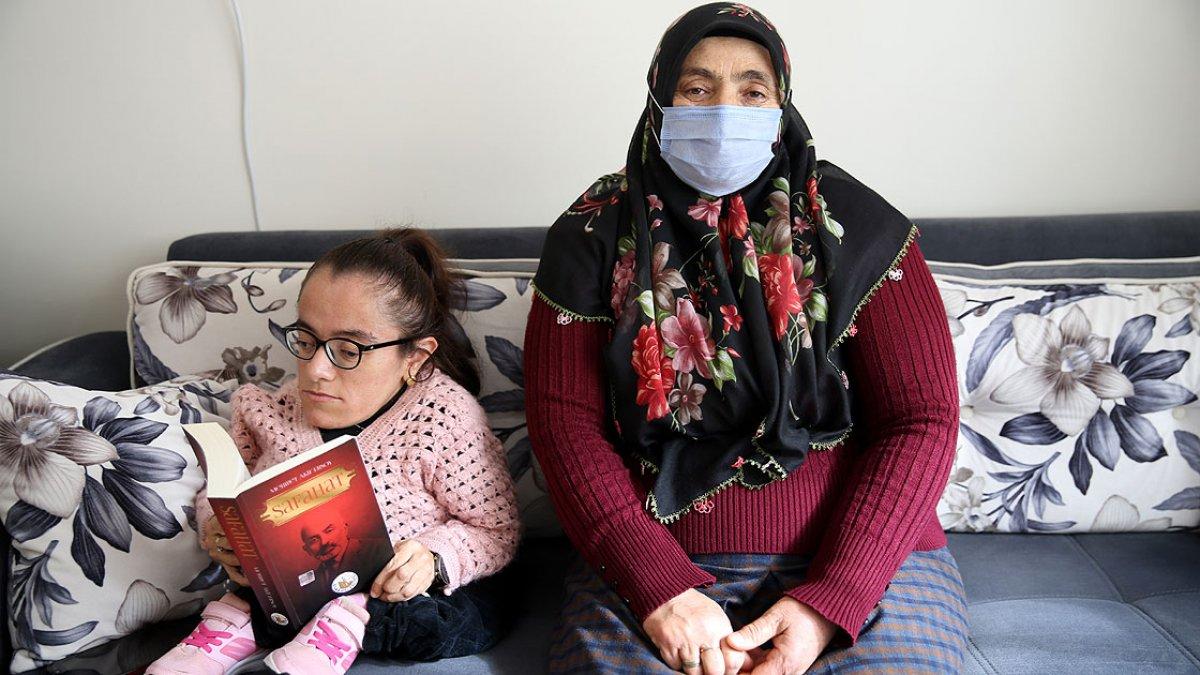 Cam kemik hastası Tuğba, kitaplarıyla hayata tutundu