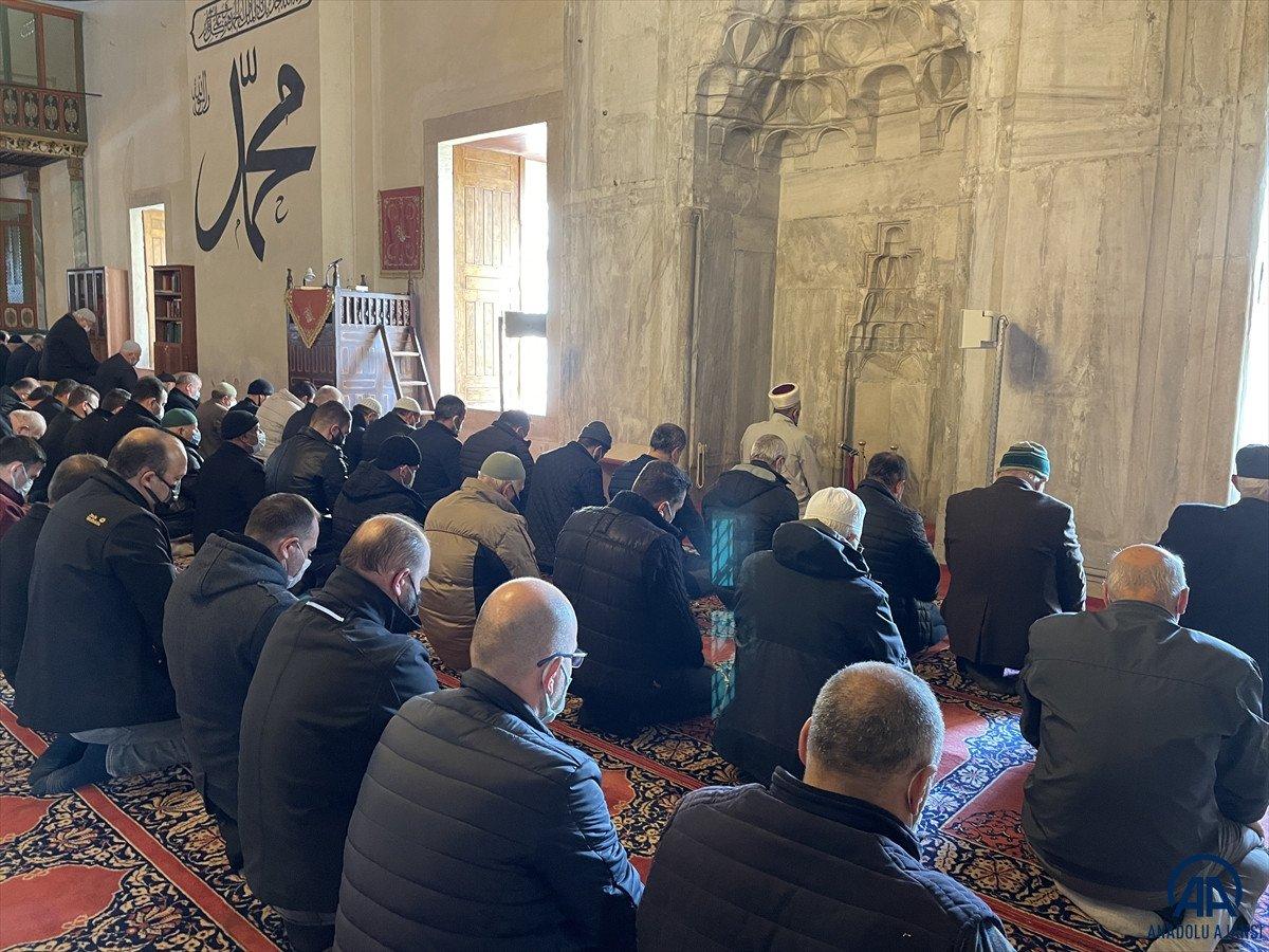 Edirne'de Diyanet'in açıklamasının ardından saflar sıklaştı