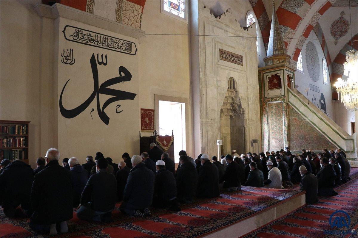 Edirne'de Diyanet'in açıklamasının ardından saflar sıklaştı