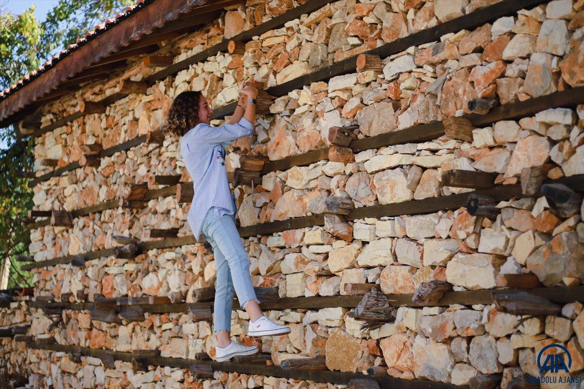 Antalya'daki tarihi evler turistlerin ilgisini çekiyor