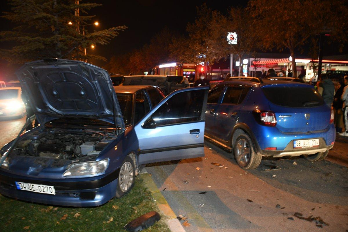 Aksaray'da kaza bölgesine müdahaleye giden kişiye araç çarptı