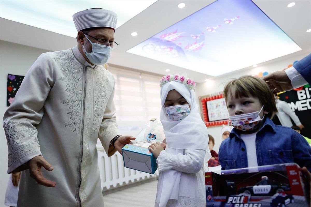 Diyanet İşleri Başkanı Ali Erbaş, açılışta ok attı