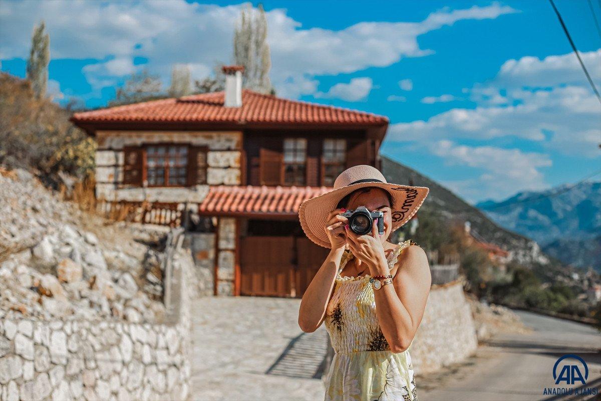 Antalya'daki tarihi evler turistlerin ilgisini çekiyor