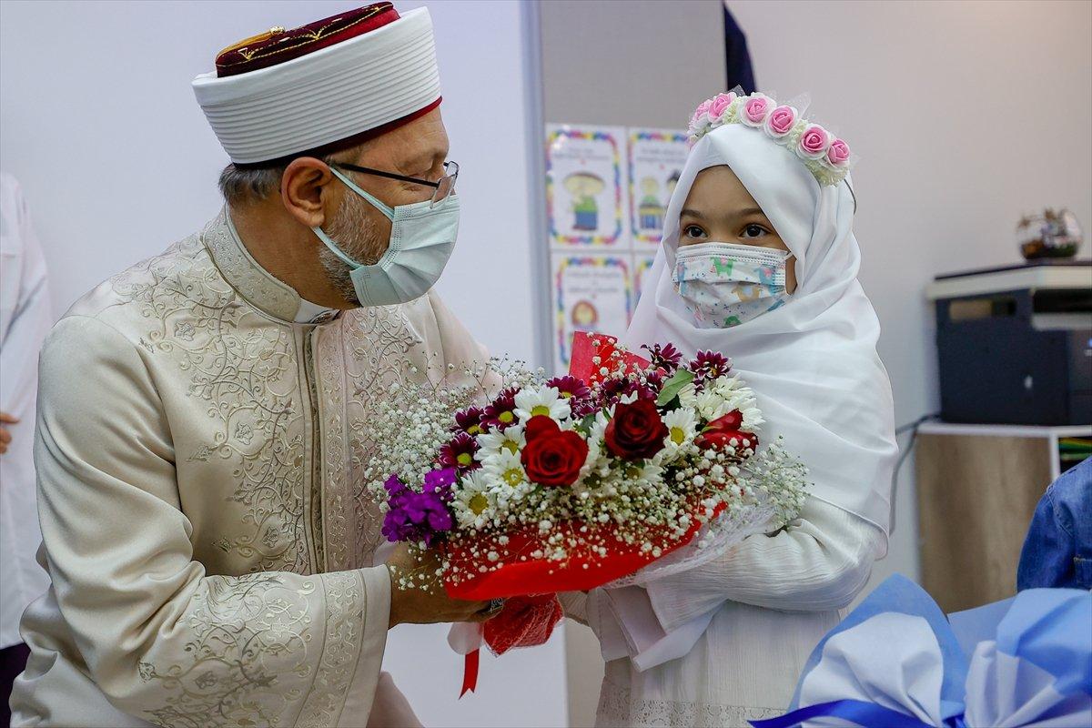 Diyanet İşleri Başkanı Ali Erbaş, açılışta ok attı