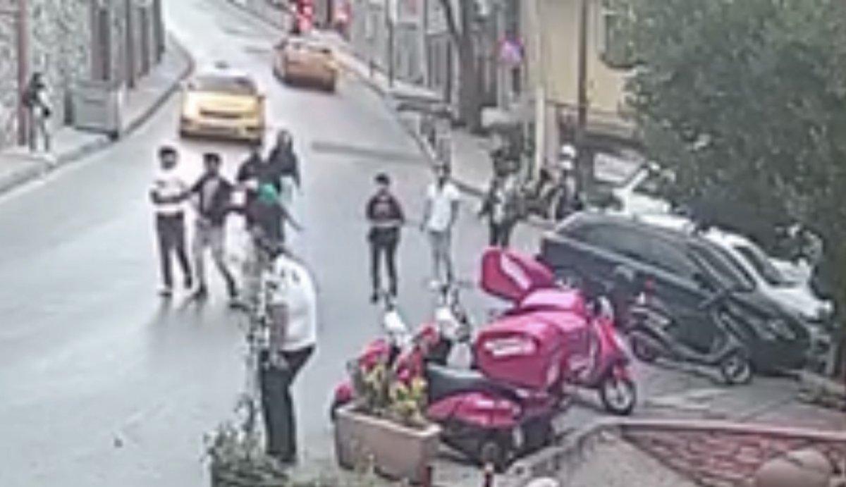 İstanbul'da telefonu çalınan şahıs, hırsızın arkadaşları tarafından darbedilip kaçırıldı