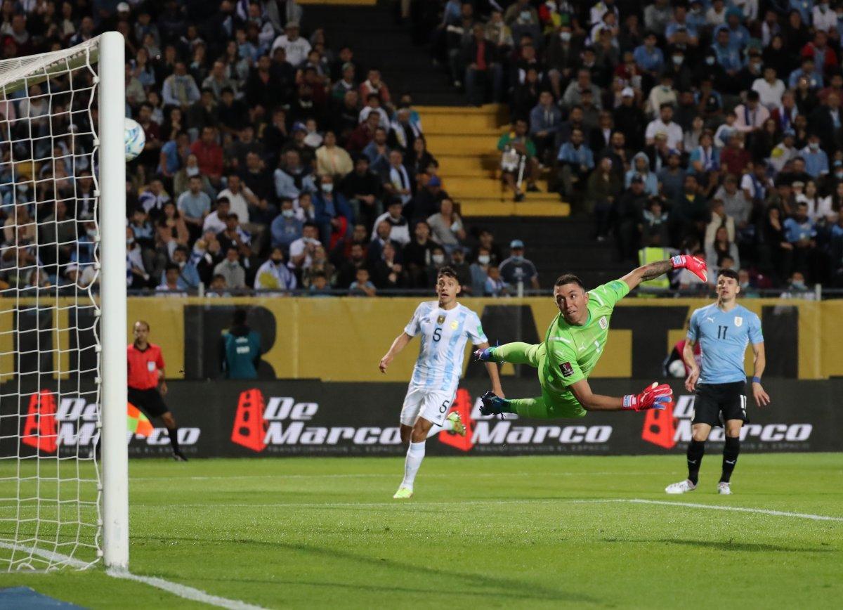 Di Maria'dan Muslera'ya enfes gol