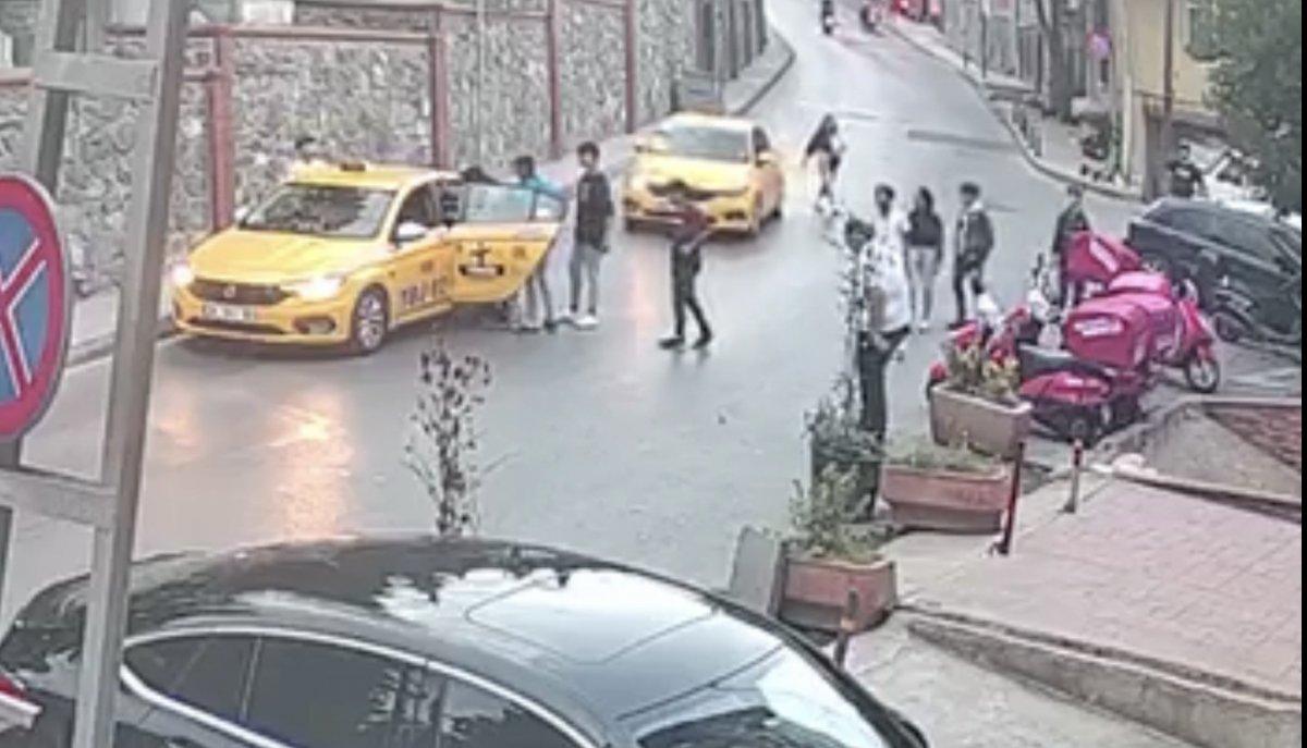 İstanbul'da telefonu çalınan şahıs, hırsızın arkadaşları tarafından darbedilip kaçırıldı