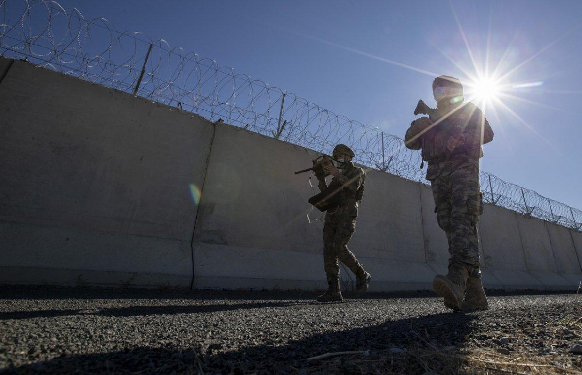 İran sınırına örülen güvenlik duvarı, yurda kaçak girişleri engelliyor
