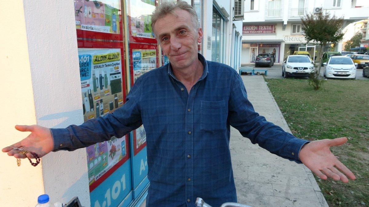 Antalya'da otomobilin altında kalmaktan kurtulan eşine koşup sarıldı