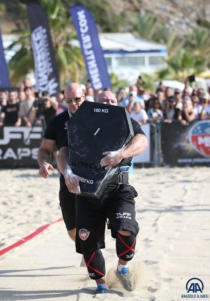 Antalya'da dünyanın en güçlü sporcuları yarışıyor