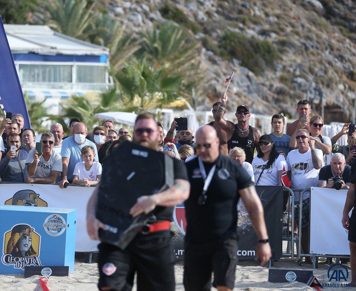 Antalya'da dünyanın en güçlü sporcuları yarışıyor
