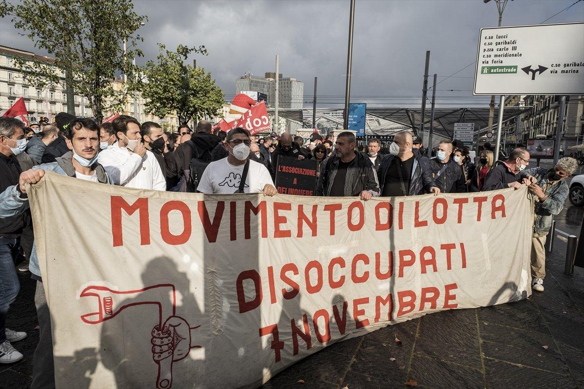 İtalya'da insanlar sokağa döküldü