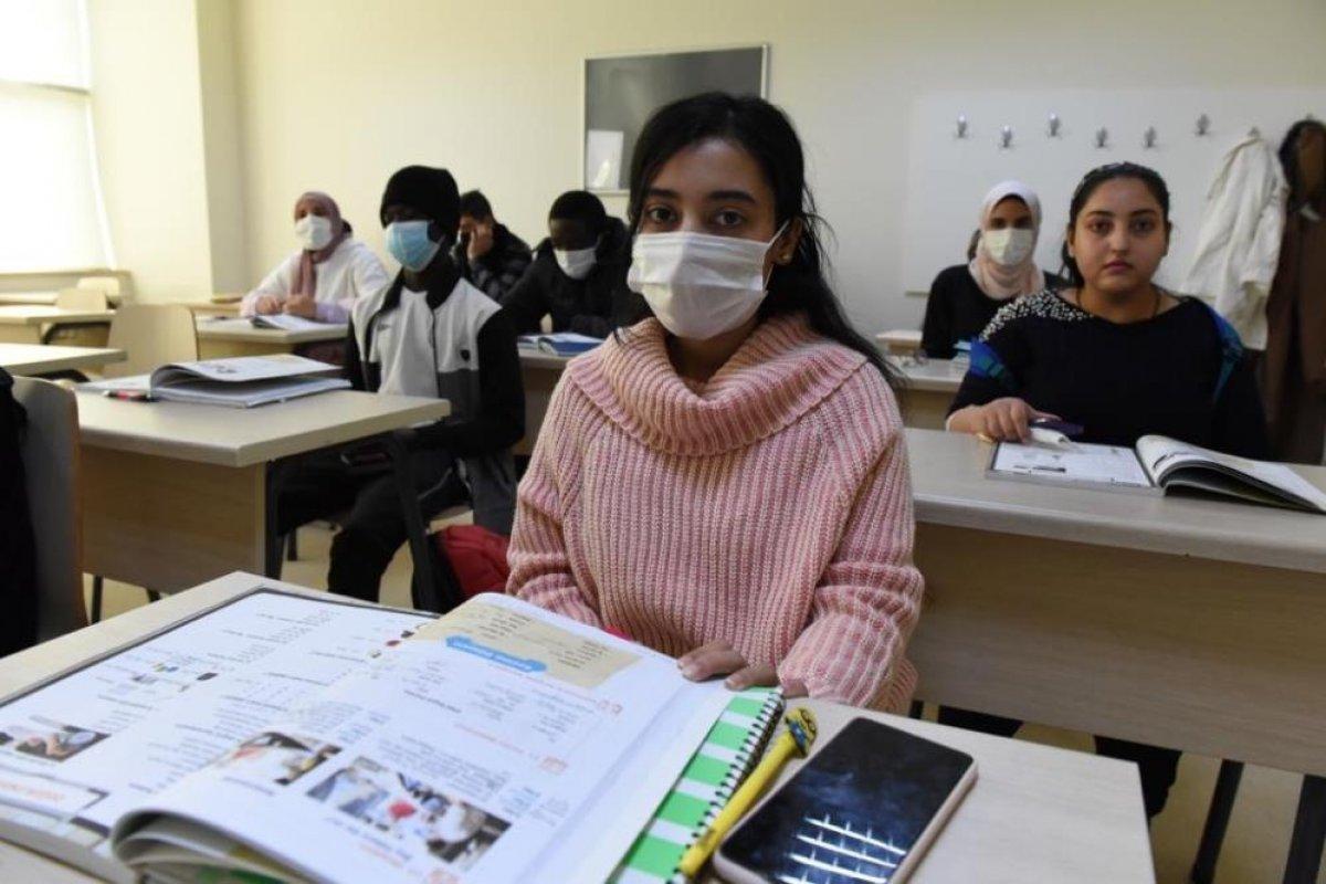 Çorum'a Türkçe öğrenmeye gelen Diriliş Ertuğrul hayranı Pakistanlı doktor