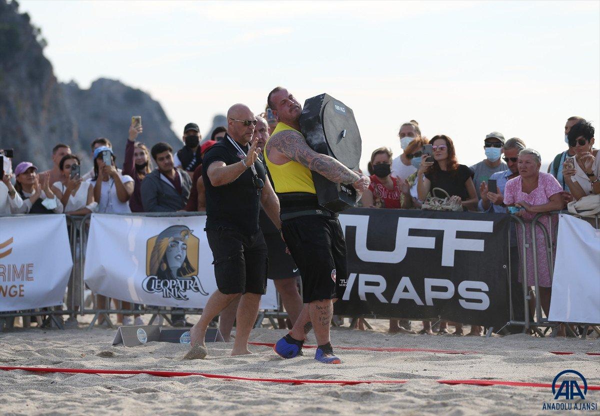 Antalya'da dünyanın en güçlü sporcuları yarışıyor