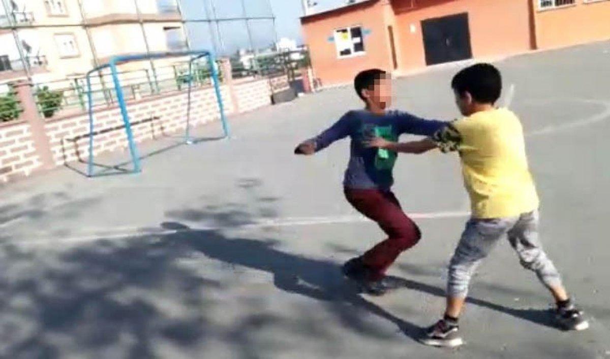 Antalya’da, çocukları dövüştürüp tezahürat yaptılar