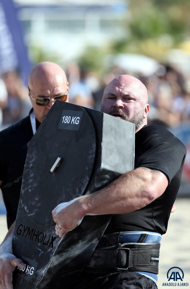 Antalya'da dünyanın en güçlü sporcuları yarışıyor