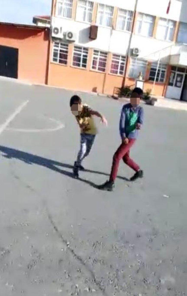 Antalya’da, çocukları dövüştürüp tezahürat yaptılar