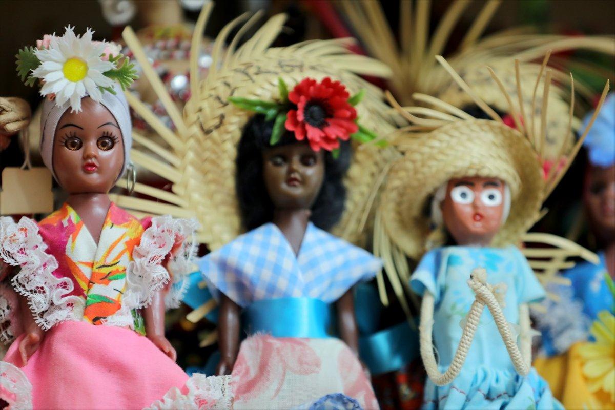 120 ülkeden topladığı 500 bebekli koleksiyonu görenler şaşırdı