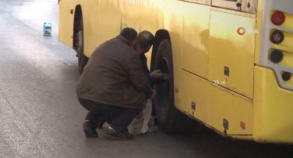 Ataşehir’de İETT otobüsü arızalandı, cadde trafiğe kapandı