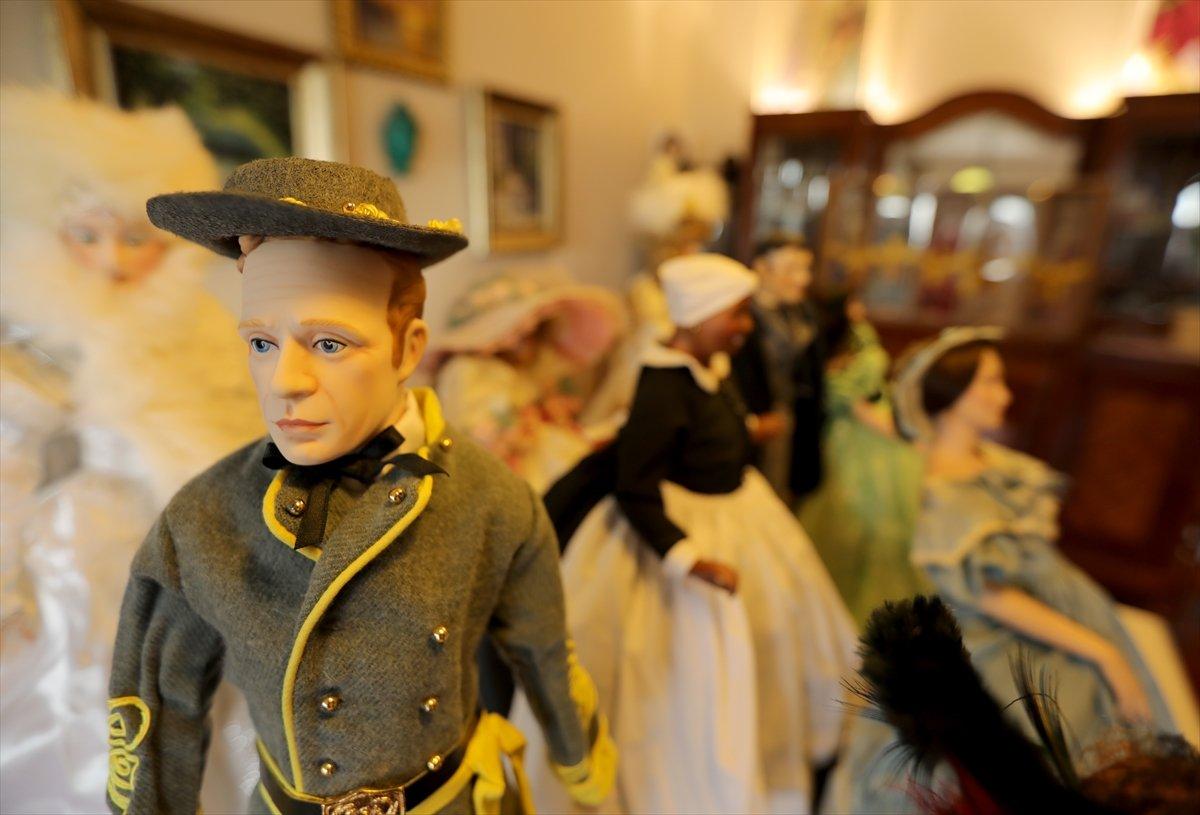 120 ülkeden topladığı 500 bebekli koleksiyonu görenler şaşırdı