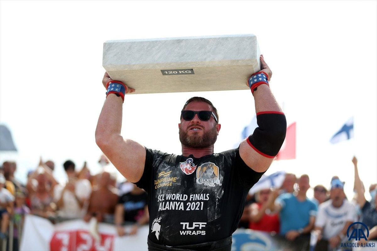 Antalya'da dünyanın en güçlü sporcuları yarışıyor