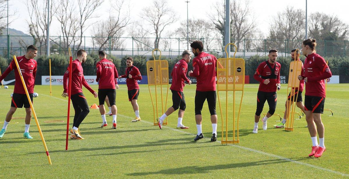 A Milli Futbol Takımı, Karadağ maçı hazırlıklarına başladı