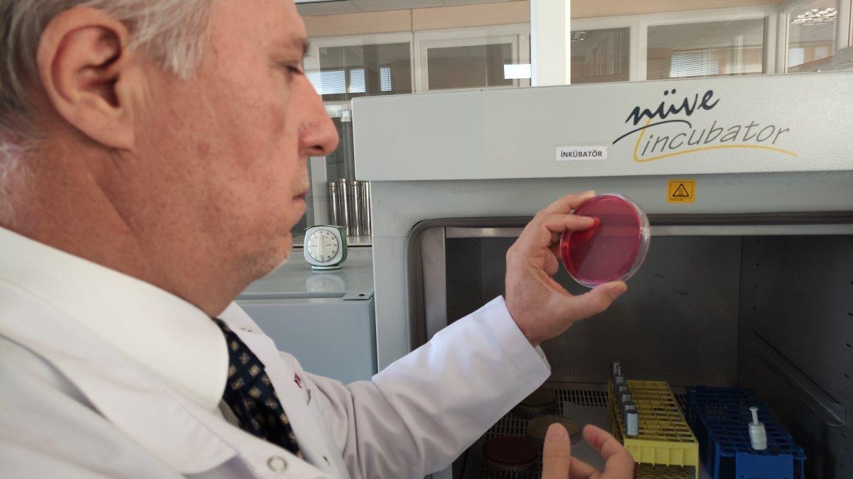 Bursa’da, 2 saatten fazla kullanılan maskeleri laboratuvarda inceledi