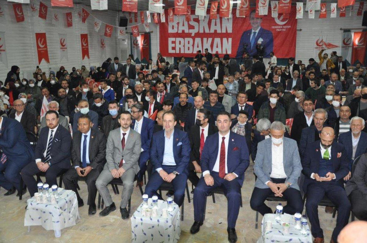 Fatih Erbakan meydanlara maskesiz döndü