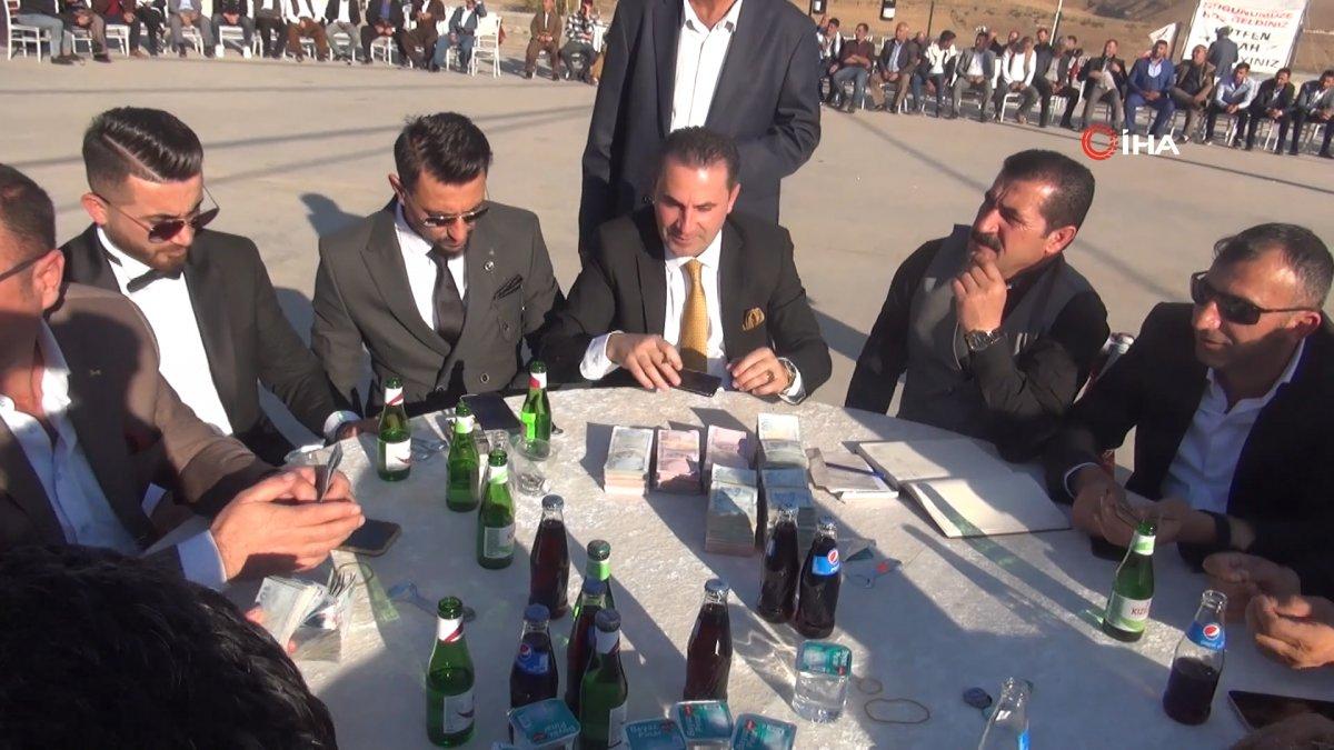 Şırnak'ta gelin ve damada 1 milyon 258 bin TL takıldı