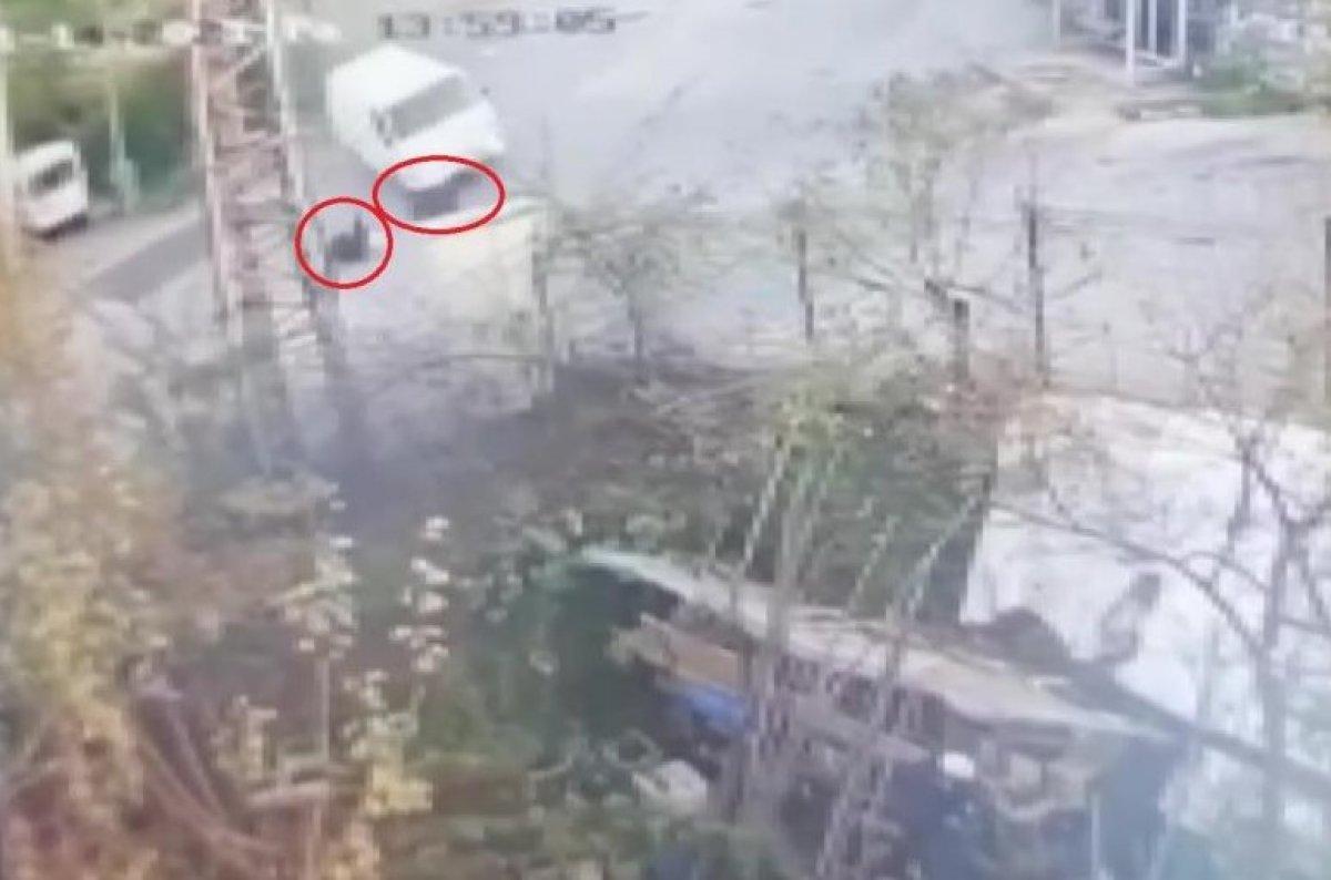 Bursa'da minibüs iki kadını ezdi, biri öldü