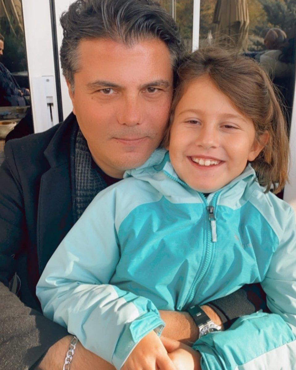 Suat Suna'nın aile fotoğrafı