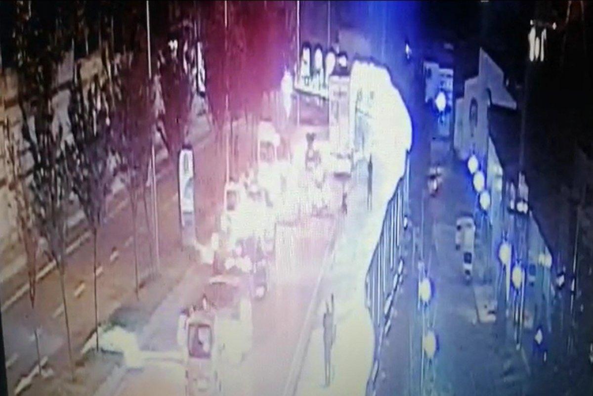 İstanbul'daki bir minibüse gaspçıların silahlı saldırısı