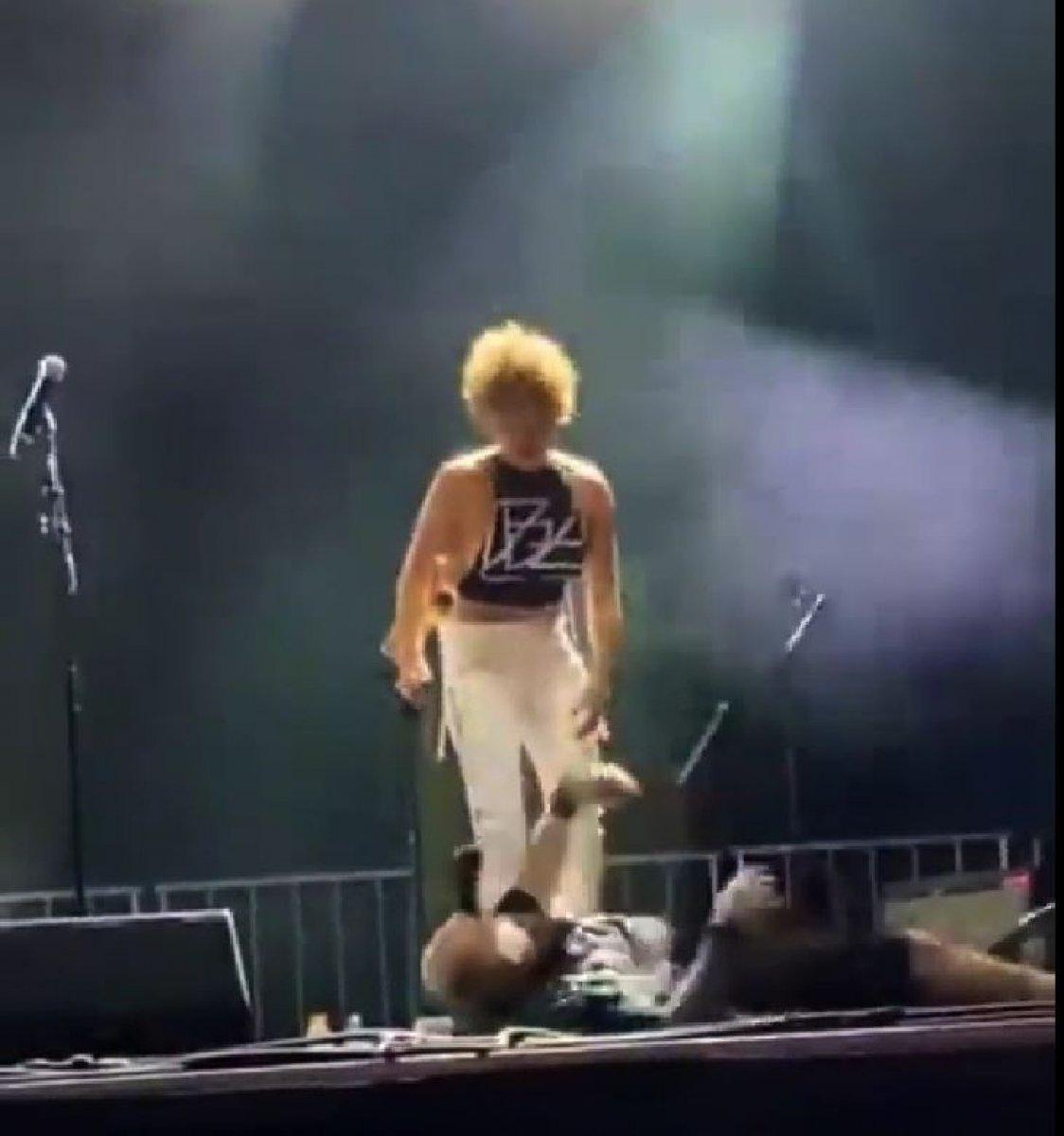 Sophia Urista kimdir, kaç yaşında, nereli? Konserde hayranının yüzüne işedi!