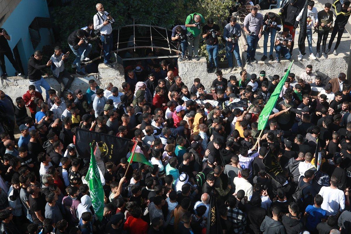 İsrail güçleri tarafından vurulan Filistinli genç, toprağa verildi